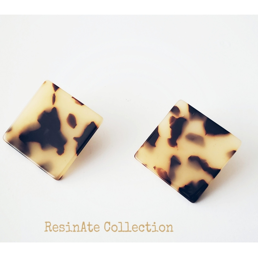 Black/Tan Resin Tortoise Square Earrings